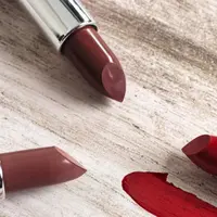 Warna nude memberikan kesan simpel tapi tetap natural/copyright pexels/Ankush Dawar