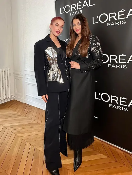 Selain Kendall Jenner, Tasya juga berpose bersama bintang Bollywood ternama, Aishwarya Rai. Keduanya juga kompak pakai busana serba hitam. [@tasyafarasya]