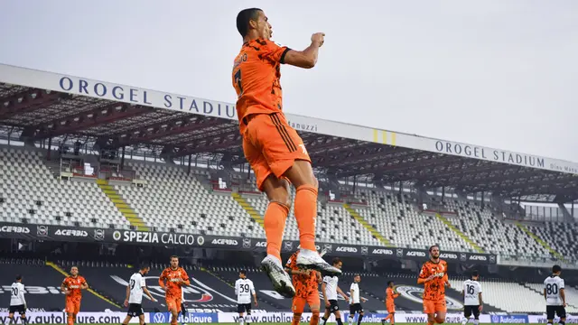 Cristiano Ronaldo Borong 2 Gol, Juventus Gilas Spezia