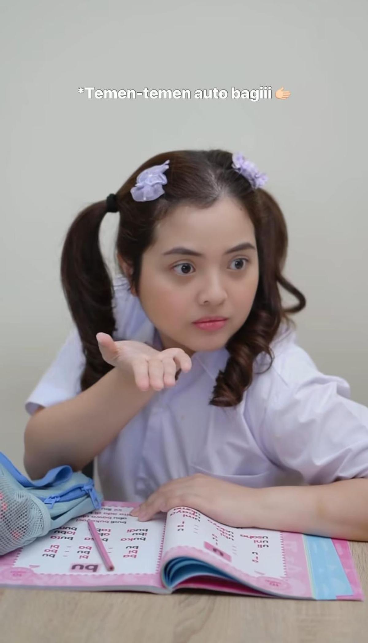 7 Potret Tasya Kamila Bikin Konten Jadi Anak Sekolahan, Masih Cocok Pakai Seragam SD