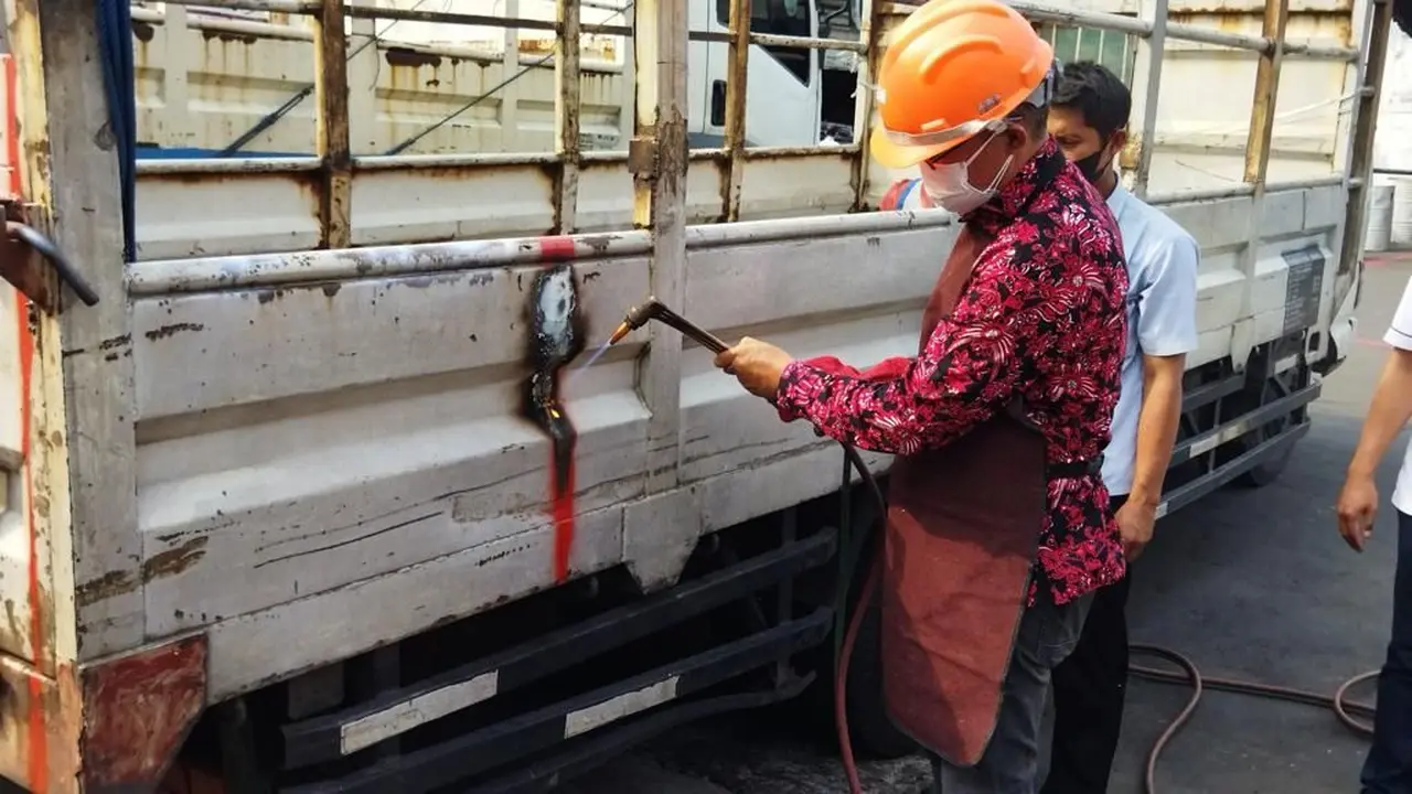 Diretorat Jenderal Perhubungan Darat Kementerian Perhubungan telah melakukan normalisasi 1.156 truk Over Dimension Over Loading (ODOL) sepanjang November 2021 di Jawa Timur. (Dok Kemenhub)