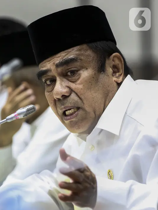 Menteri Agama Fachrul Razi saat Rapat Kerja dengan Komisi VIII DPR di Jakarta, Selasa (8/9/2020). Fachrul Razi menyatakan tidak tahu jika pernyataannya soal radikalisme masuk masjid melalui anak muda yang menguasai bahasa Arab dan good looking akan menjadi konsumsi publik. (Liputan6.com/Johan Tallo)