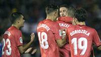 Para pemain Real Madrid merayakan gol ke gawang UD Melilla pada leg pertama 16 besar Copa del Rey, di Stadion Alvarez Claro, Melilla, Rabu (31/10/2018). (AFP/Jorge Guerrero)