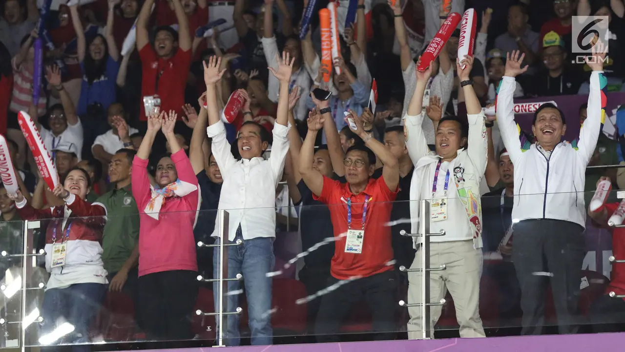 Bersama Ribuan Suporter, Presiden Jokowi Dukung Tim Bulutangkis Indonesia