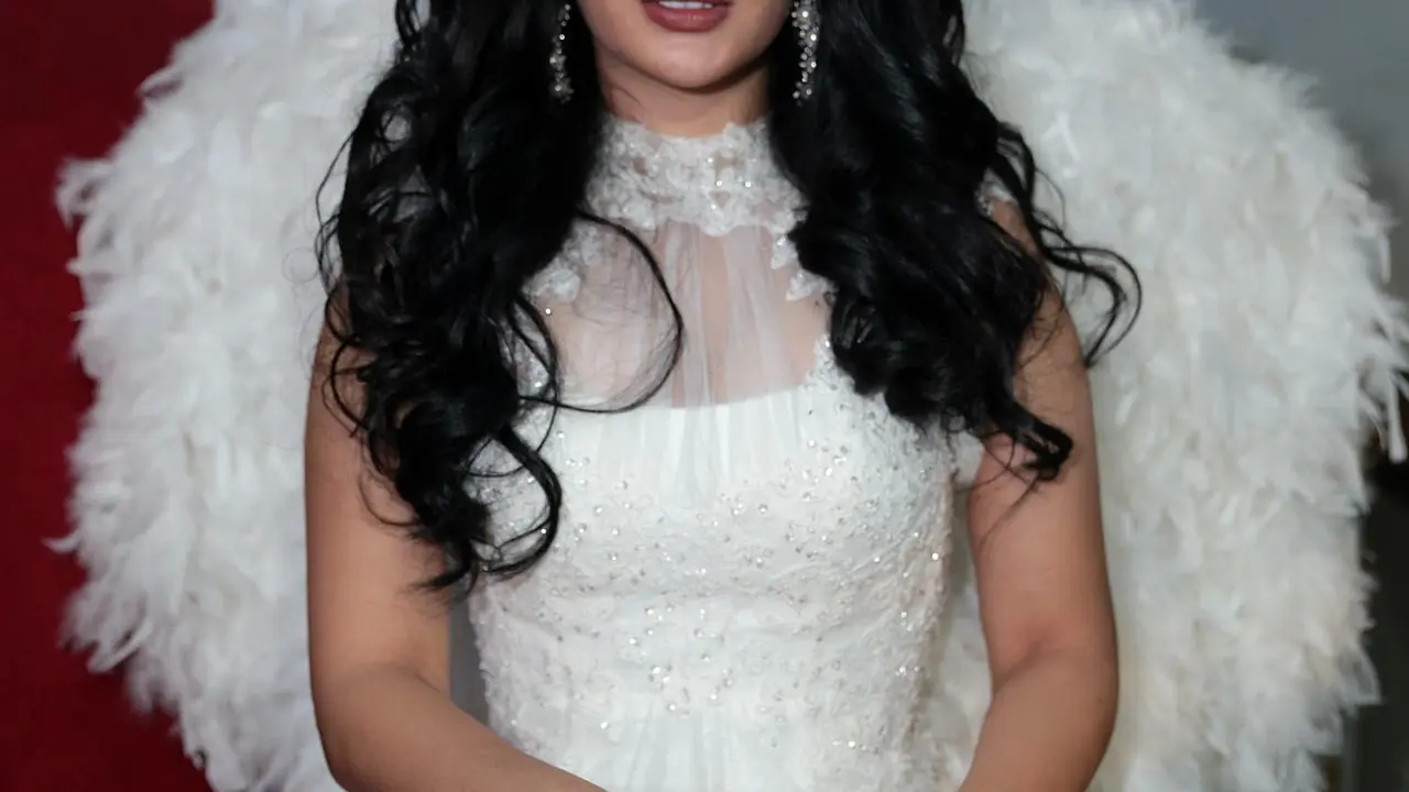 [Bintang] Zaskia Gotik