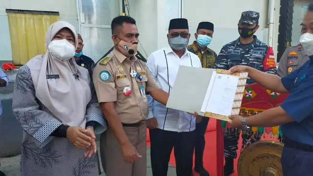 Kepala Badan Karantina Ikan, Pengendalian Mutu dan Keamanan Hasil Perikanan (BKIPM) Kementerian Kelautan dan Perikanan (KKP) Rina saat pelepasan ekspor di Bumi Serambi Mekkah, Jumat (24/9/2021). (Dok KKP)