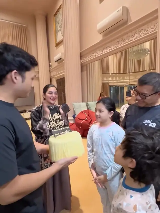Potret Kejutan Ulang Tahun Ashanty dan Anak ke Anang Hermansyah. (instagram/ashanty_ash)
