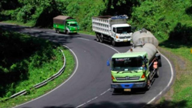 Jalan di kawasan Alas Roban (mbatang.com)