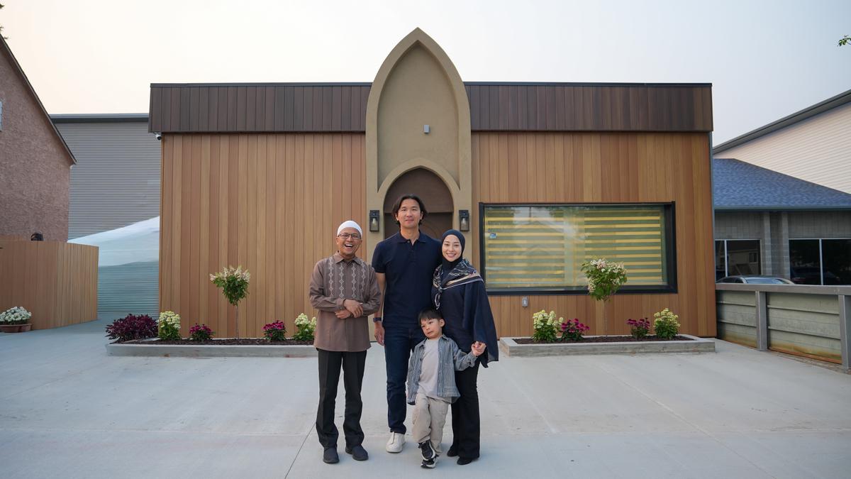 Nikita Willy Terharu Kunjungi Masjid Indonesia Pertama di Kanada, Merasa Seperti Pulang