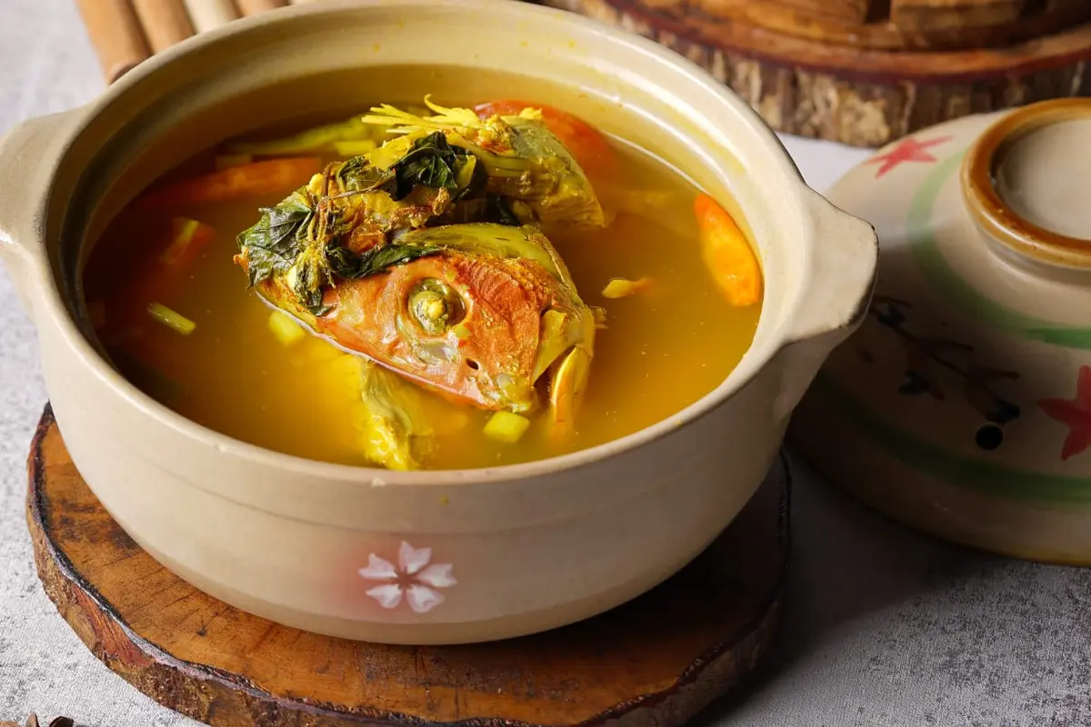 Pesona Kuliner Indonesia Timur yang Disajikan di Restoran Sebagai Hidangan Keluarga