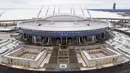 Pemandangan dari atas stadion sepak bola yang sedang dibangun di Krestovsky akan menjadi tuan rumah untuk beberapa pertandingan sepak bola Piala Dunia 2018 di St.Petersburg, Rusia, (29/12/2016). (AP Photo / Dmitri Lovetsky) 