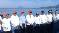 Kampanye Penanggulangan Sampah, Menko Luhut Bersih-bersih Pantai di Manado