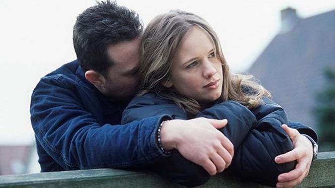 Seringkali kita menolak dan membuang jauh rasa cemburu jika tiba-tiba melintas dalam pikiran. (Foto: iStockphoto)