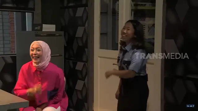 Angelina Sondakh di-roasting Kiky Saputri