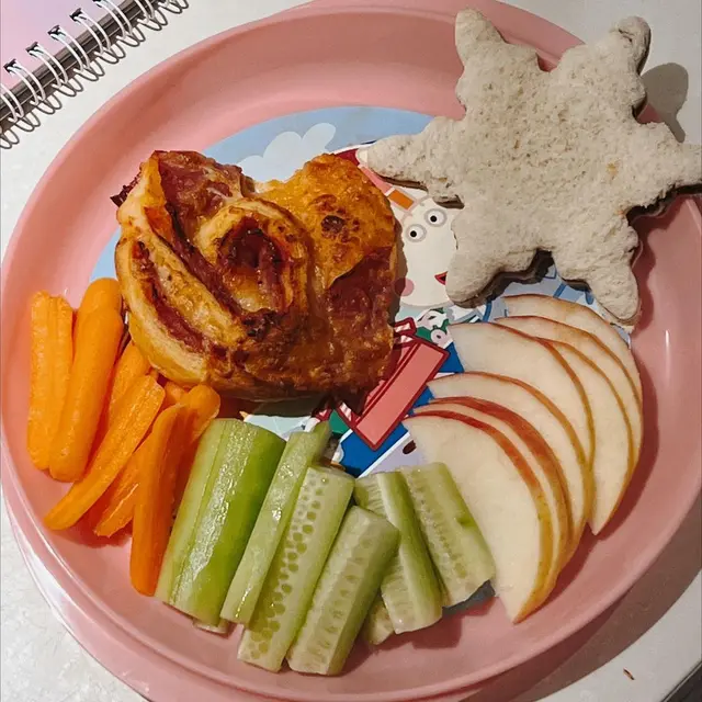 Menu makan yang disiapkan Gigi Hadid untuk putrinya, Khai. (Foto: Instagram/gigihadid)