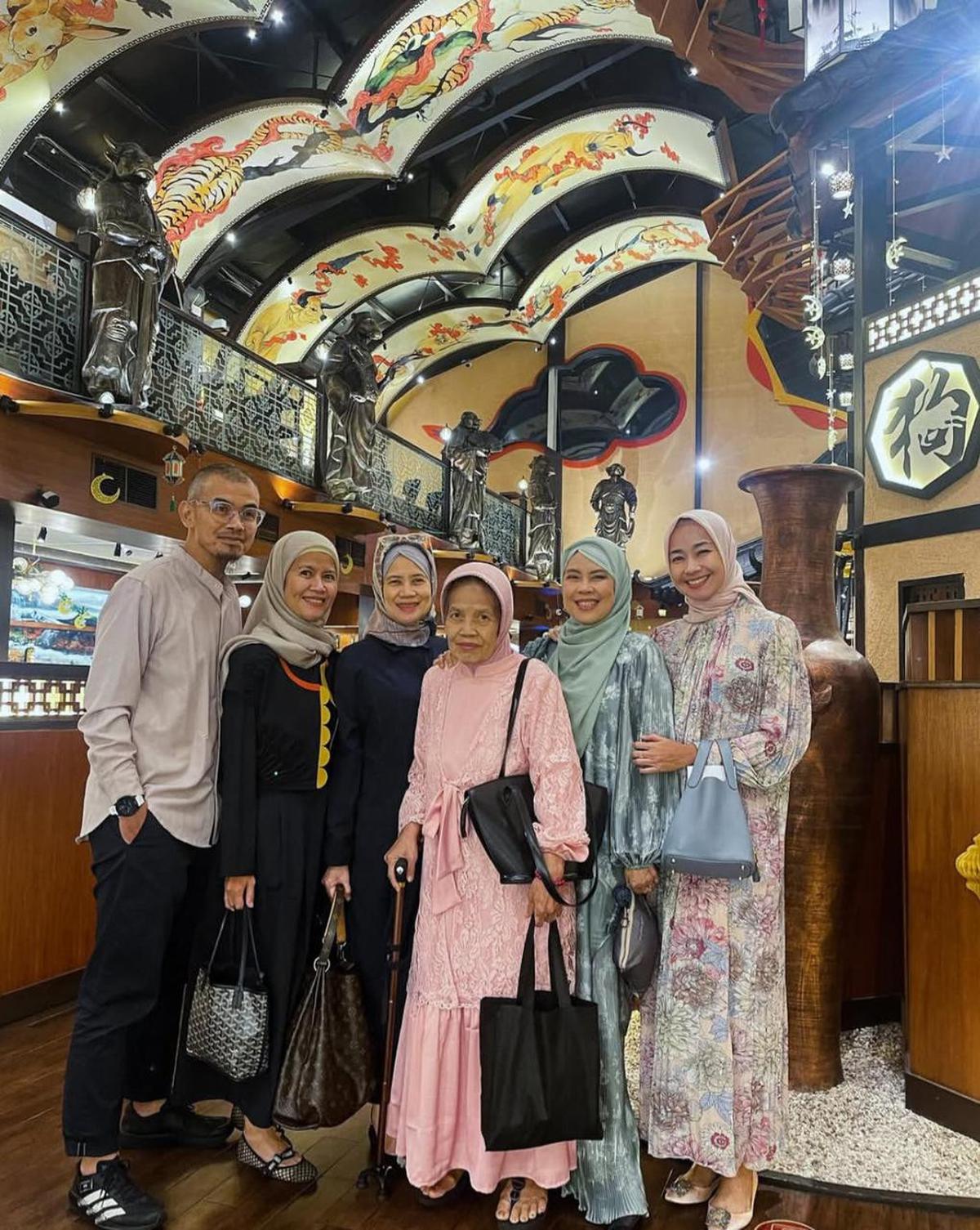 4 Potret Kenangan Terindah Alya Rohali Bersama Sang Ibu yang Kini Telah Tiada