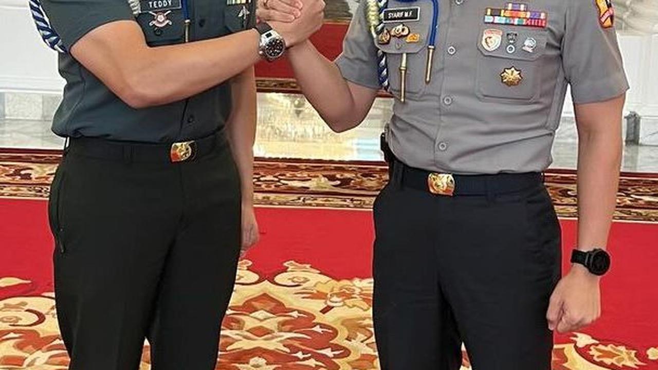 Selain itu, Teddy berhasil menyelesaikan pendidikan di Amerika Serikat dengan pencapaian yang sangat mengesankan.<br>
