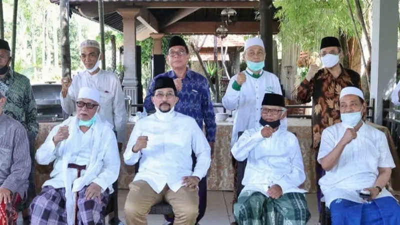 Wakil Rais Syuriah PWNU Jatim KH Ali Maschan Moesa-Machfud Arifin