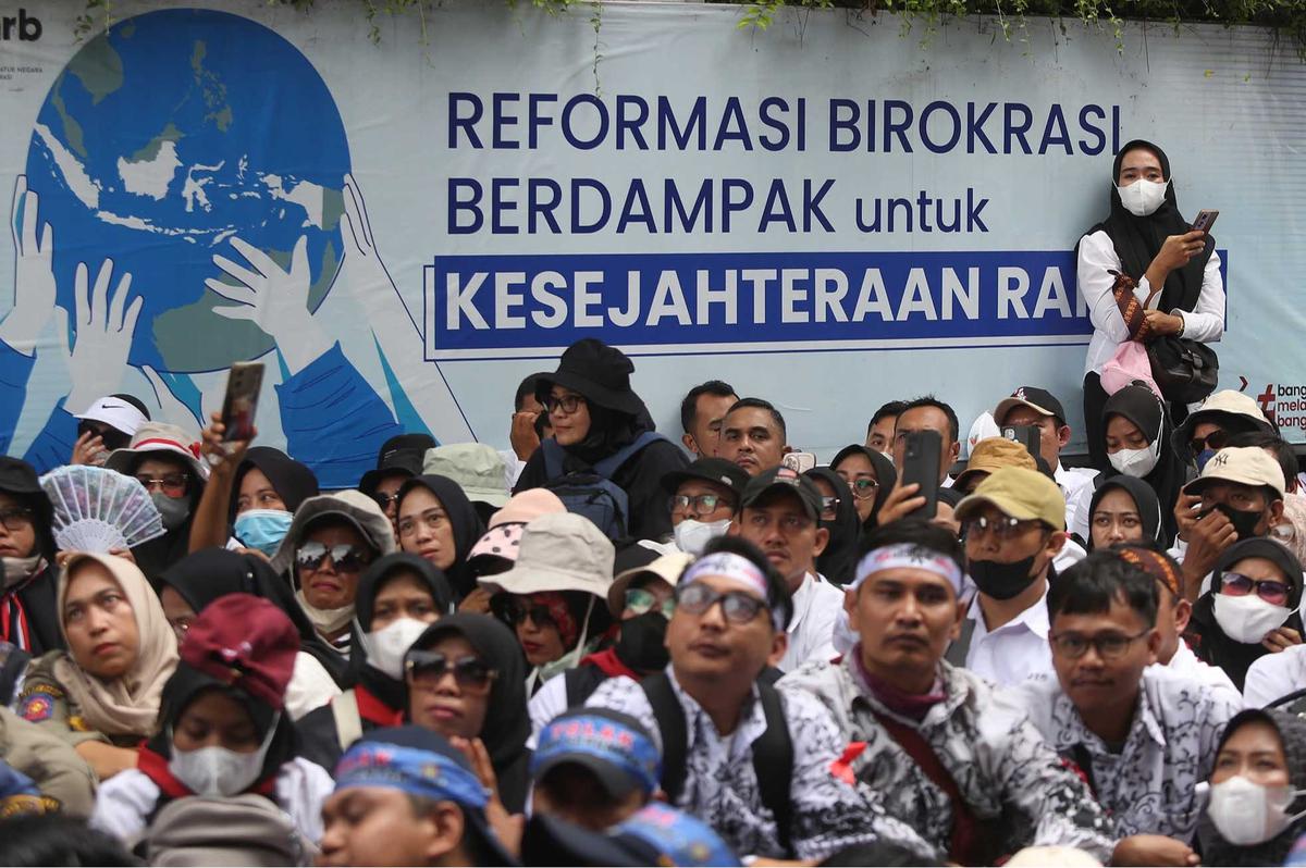 FOTO:  Aksi Ribuan Calon PPPK  Di Kantor KemenPAN-RB, Menolak Pengangkatan Oktober 2025