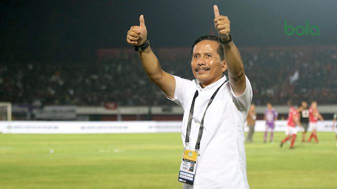 Pelatih Persebaya, Djadjang Nurdjaman. (Bola.com/Aditya Wany)