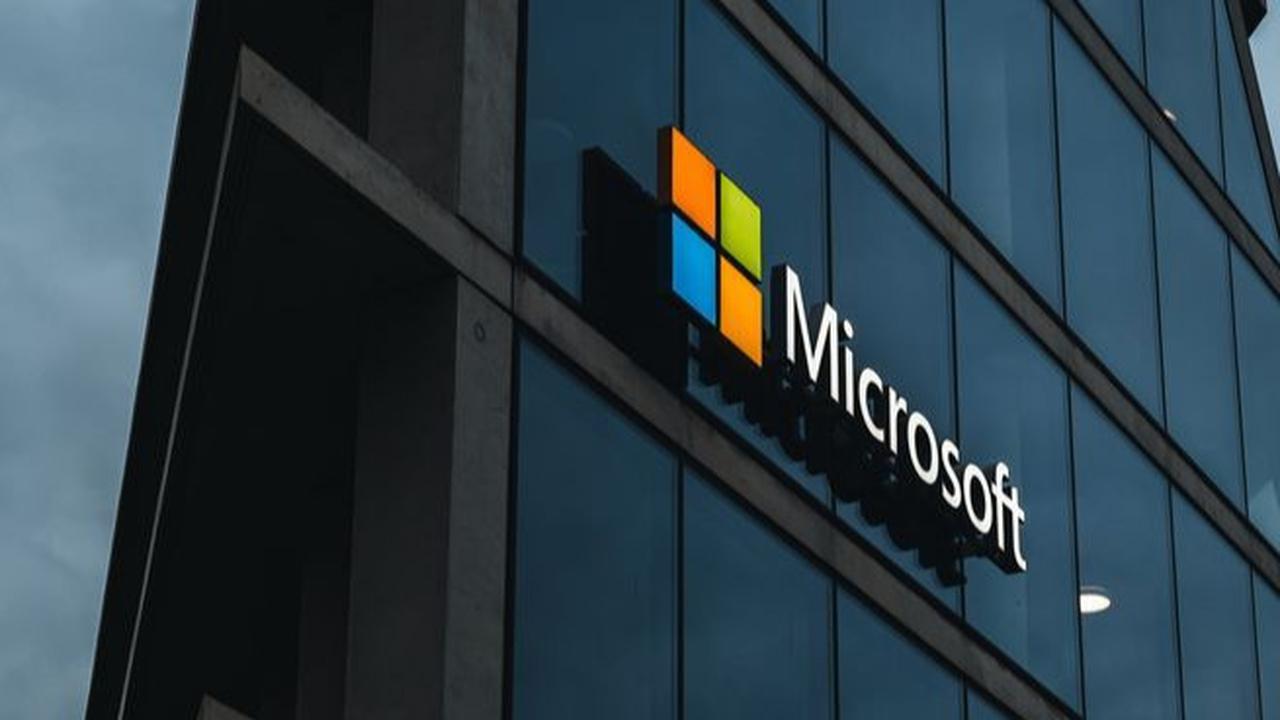 Microsoft Tunda Proyek Pusat Data di Indonesia