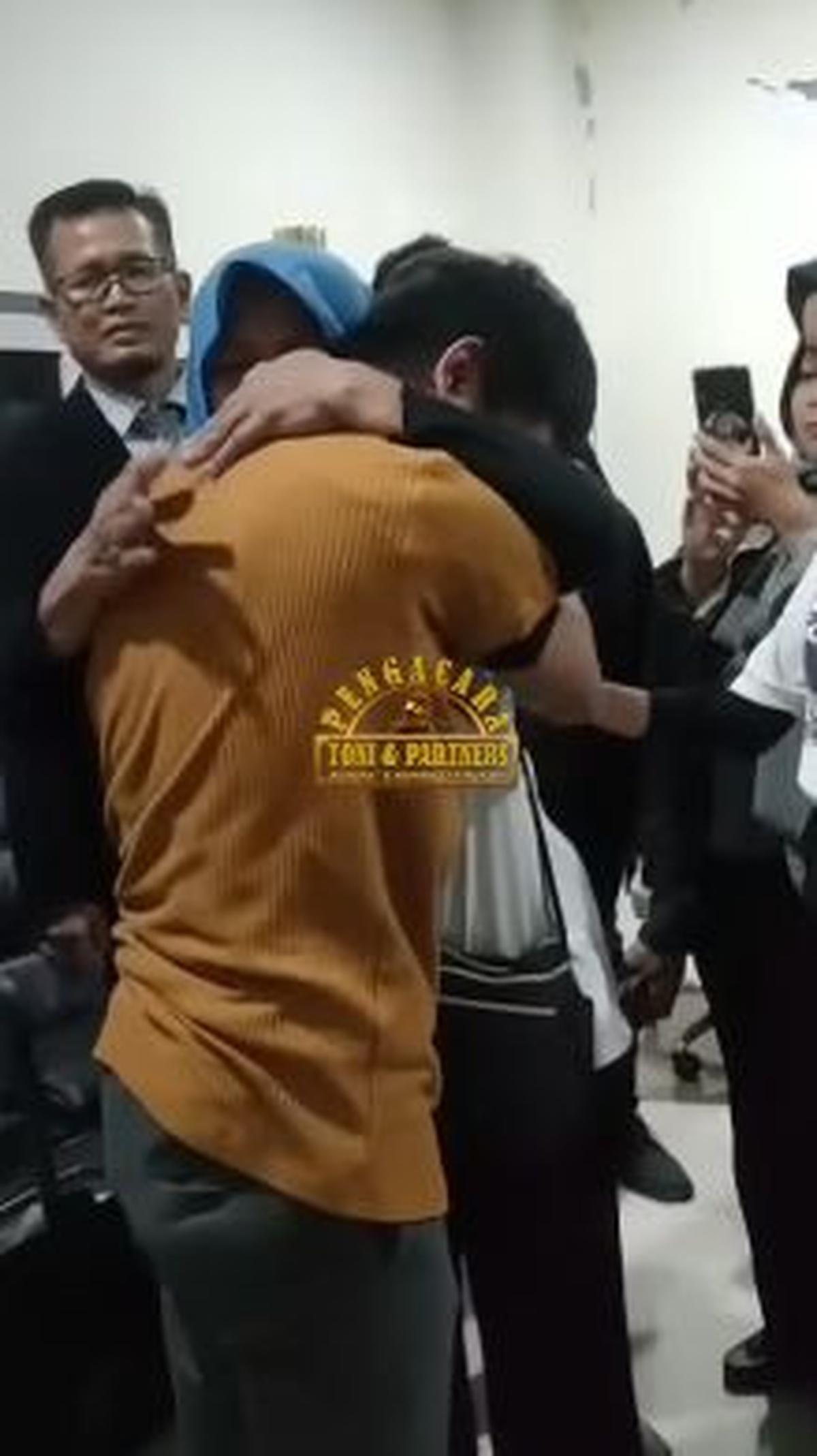 Beri Pelukan