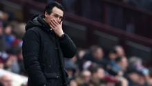 Reaksi kecewa pelatih Aston Villa, Unai Emery saat menghadapi Tottenham Hotspur pada laga pekan ke-28 Premier League 2023/2024 di Villa Park, Birmingham, Minggu (10/3/2024). (AFP/Darren Staples)