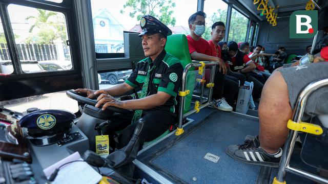 Foto: Penampakan Shuttle Bus Surabaya, Fasilitas Gratis Menuju Stadion Gelora Bung Tomo untuk Menyaksikan Piala Dunia U-17 2023