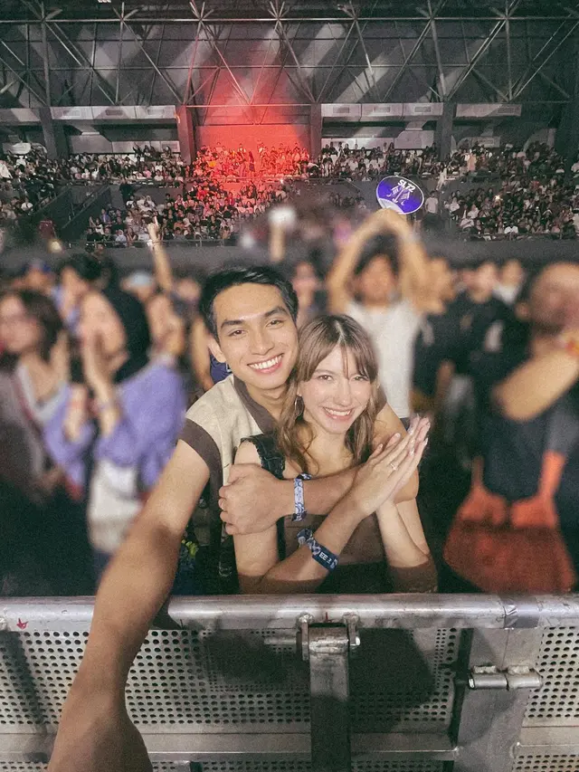 7 Potret Seru Cassandra Lee dan Ryuken Lie Nonton Konser Bareng, Tampil Mesra