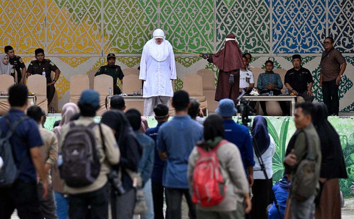11 Pelanggar Syariat Islam Jalani Hukuman Cambuk di Banda Aceh