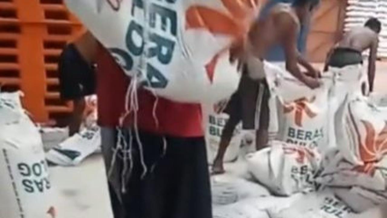 Buntut Viral Mandi Beras di Gudang Bulog, Pegawai Dipecat dan Kepala Cabang Dimutasi