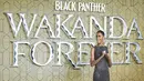 Letitia Wright berpose saat tiba menghadiri pemutaran perdana film 'Black Panther: Wakanda Forever' di London, Kamis, 3 November 2022. Aktris berusia 29 tahun itu tampil memukau saat memamerkan sosoknya dalam balutan gaun hitam berhiaskan kristal. (Photo by Scott Garfitt/Invision/AP)