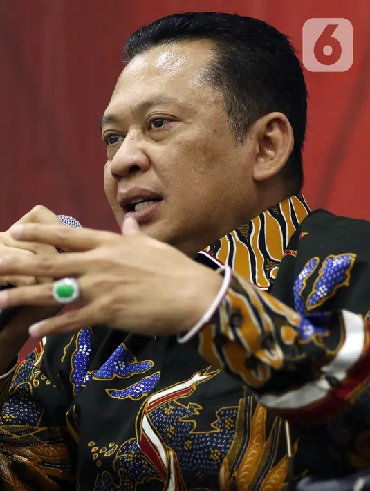 Ketua MPR Bambang Soesatyo memberikan pemaparan Refleksi Akhir Tahun di Kompleks Paerlemen, Senayan, Jakarta, Rabu (18/12/2019). Dalam pemaparannya, Ketua MPR meluruskan dan membantah tentang amademen UU dasar mengenai pokok tentang jabatan Presiden lebih dari dua Tahun. (Liputan6.com/Johan Tallo)