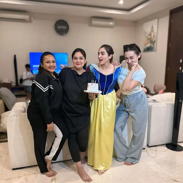 6 Potret Ashanty di Ulang Tahun Kakak, Foto Lawas Kebersamannya Bikin Pangling