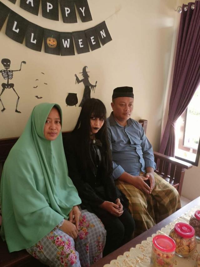 7 Potret Nyeleneh Dandadan Anak Metal Ini Bikin Tepuk Jidat