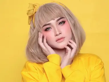 Penyanyi dangdut kelahiran Sidoarjo, Arlida Putri memang populer di kalangan pecinta musik dangdut. Perempuan yang kini masih berusia 23 tahun mulai naik daun saat ia bergabung dengan New Pallapa. (Liputan6/IG/@arlidaputrii)