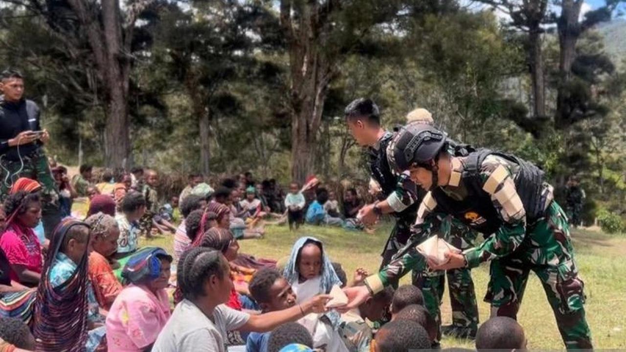 Pendekatan Kemanusiaan Satgas Yonif 511/DY Bawa Perubahan Positif di Pedalaman Papua