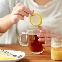 Ternyata, minum teh tanpa gula banyak manfaatnya lho. Cari tahu, yuk! (foto: shutterstock)