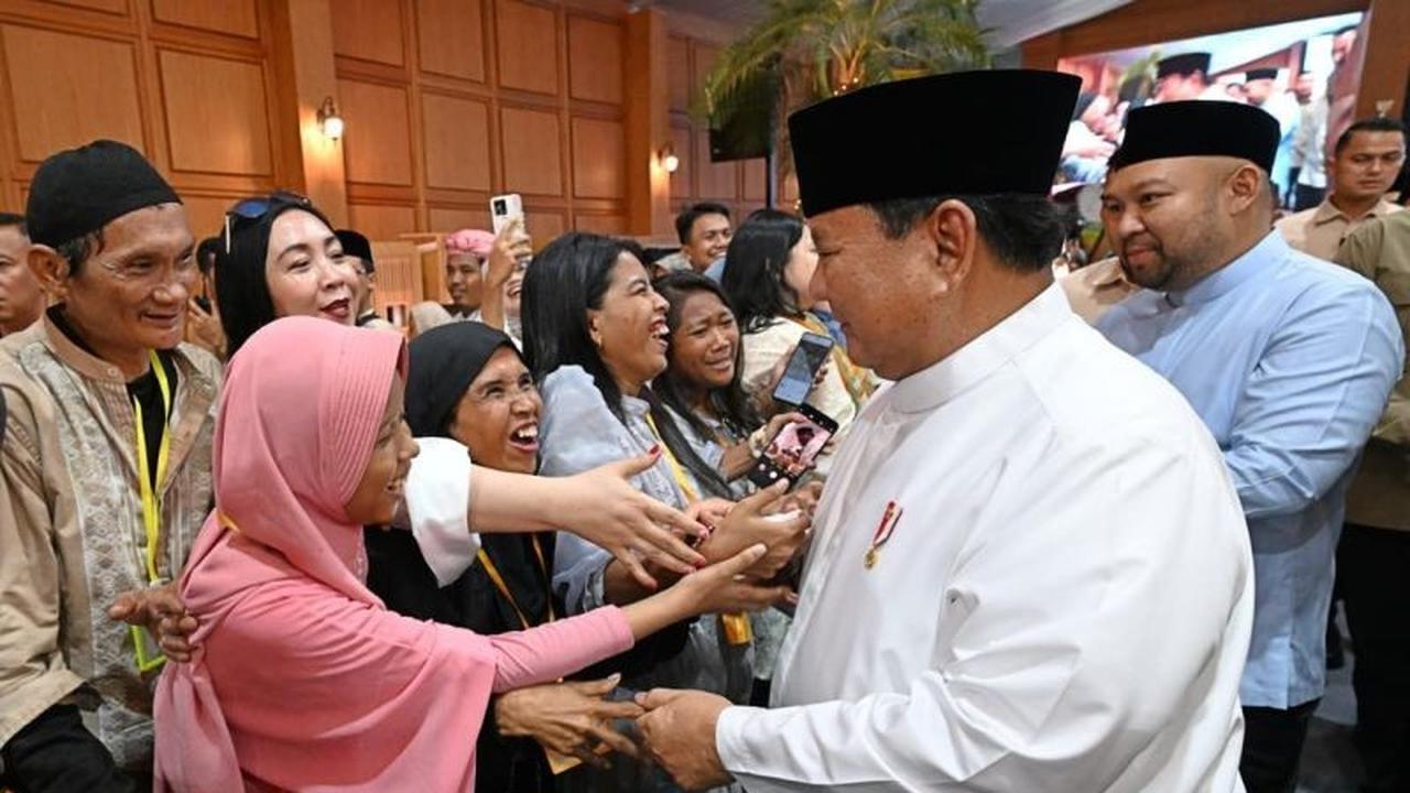 Antusiasme Warga Ramaikan Lebaran Presiden Prabowo di Istana Negara