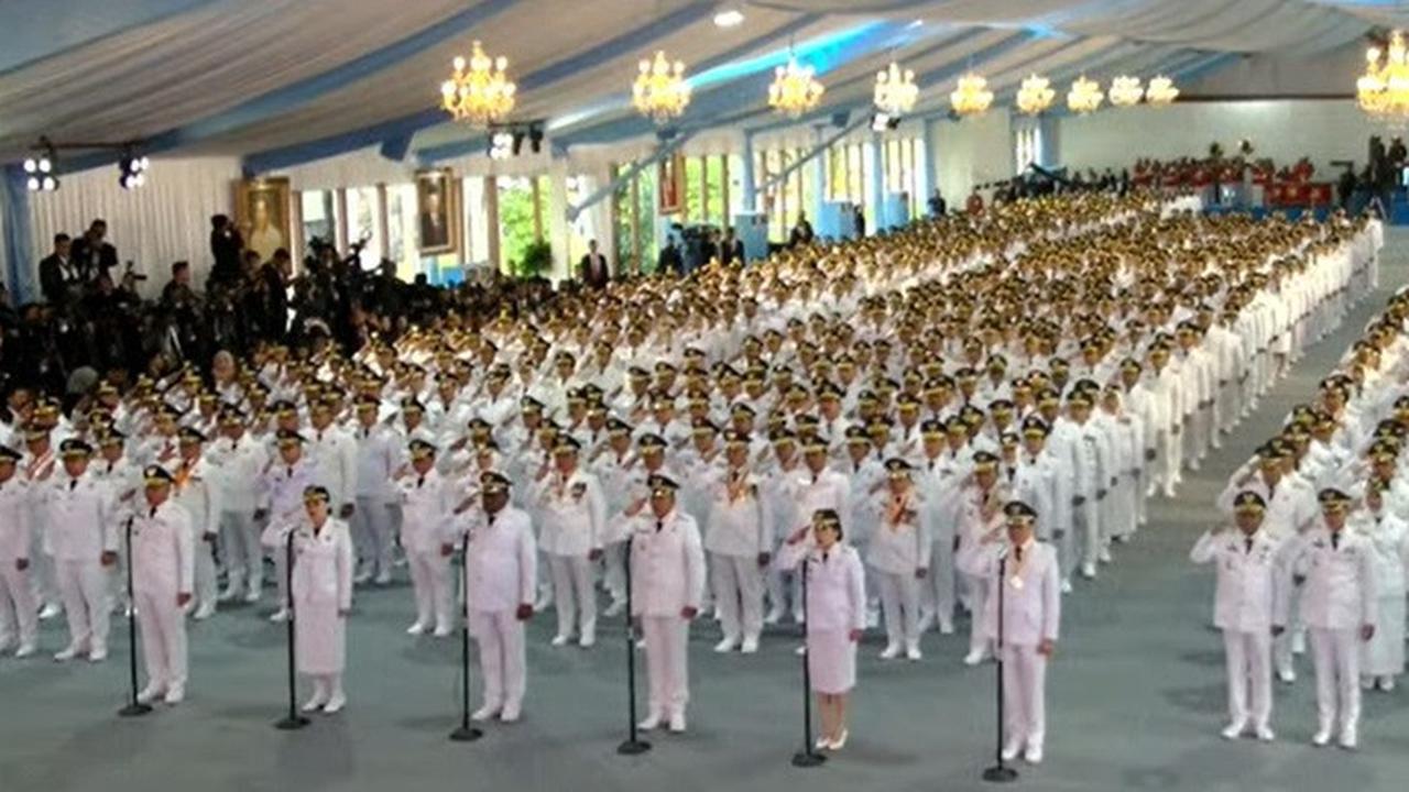 pelantikan kepala daerah di istana