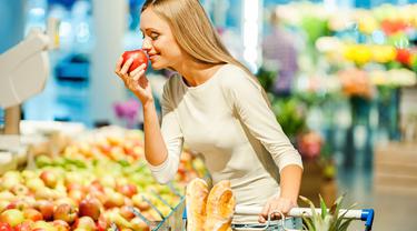 Ilustrasi memilih buah