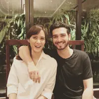 Empat tahun sudah rumah tangga pasangan selebriti Renata Kusmanto dan Fachri Albar. 12 Juni empat tahun silam keduanya meresmikan hubungan cintanya dan berjanji sehidup semati. (Instagram/renata711)