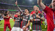 Fluminense lolos ke partai final Piala Dunia Klub 2023 setelah mengalahkan Al Ahly dengan skor 2-0 pada babak semifinal yang digelar di King Abdullah Sports City Stadium, Arab Saudi, Selasa (19/12/2023) dini hari WIB. Fluminense yang berstatus juara Copa Libertadores 2023 menang atas Al Ahly, klub Mesir yang berstatus juara Liga Champions Afrika 2022/2023 lewat dua gol yang dicetak Jhon Arias pada menit ke-71 dan John Kennedy di penghujung laga. Dengan hasil ini Marcelo dkk masih menunggu lawannya di partai final, yaitu pemenang laga Manchester City menghadapi Urawa Reds. (AP Photo/Manu Fernandez)