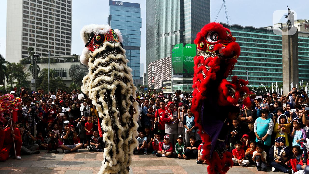 Barongsai Hibur Pengunjung CFD
