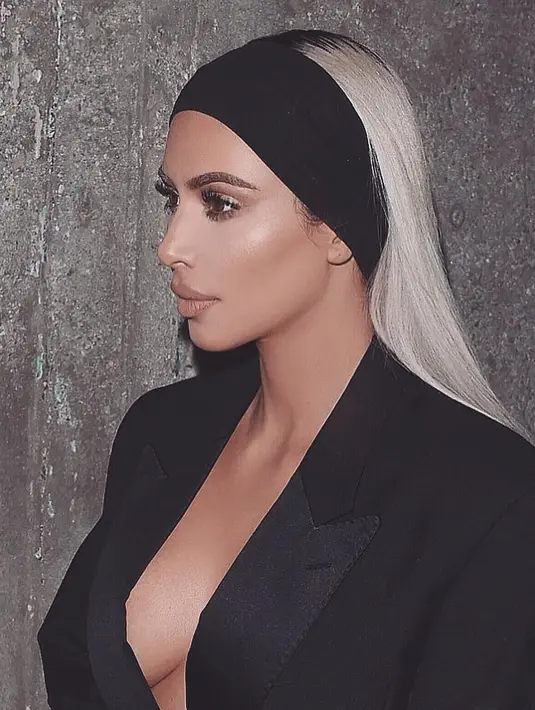 Kim Kardashian menggunakan filter warna senada di Instagram untuk mempromosikan produknya. (instagram/kimkardashian)