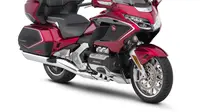 Gold Wing hadir dengan desain radikal berikut improvement pada suspensi depan.