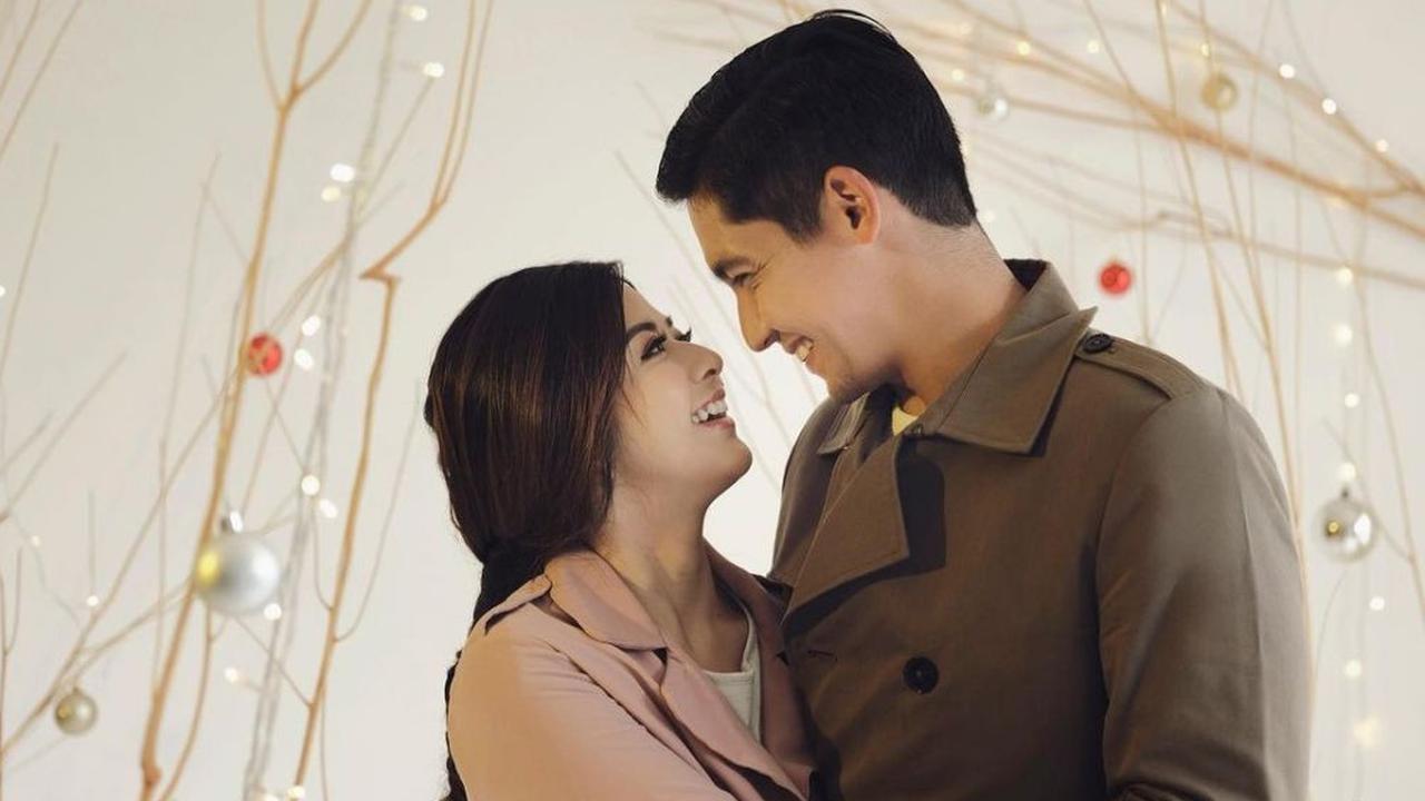 6 Gaya Pemotretan Franda dan Keluarga Bertema Natal, Penuh Kebahagiaan