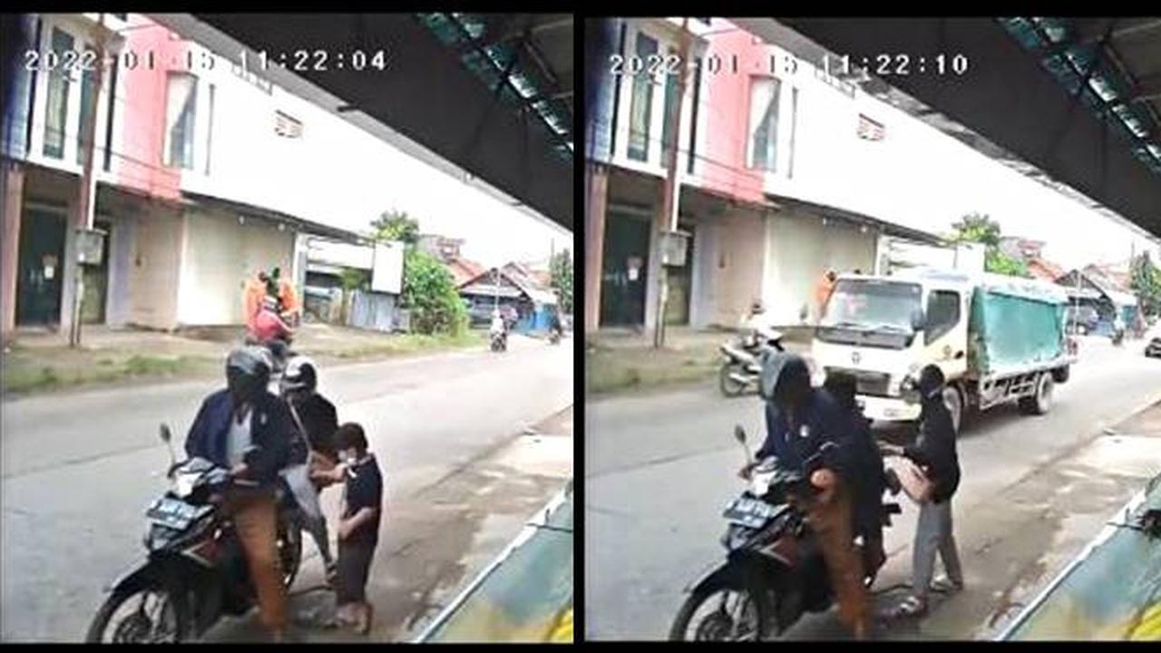 Kurang Komunikasi, Momen Apes saat Bonceng Motor Ini Bikin Malu
