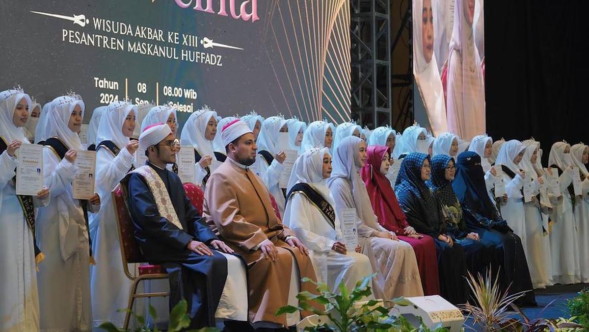 Di usianya yang tak lagi muda, Yunifah Ismawati menunjukkan dedikasi luar biasa dengan berhasil menyelesaikan hafalan Al-Quran.<br><br>
