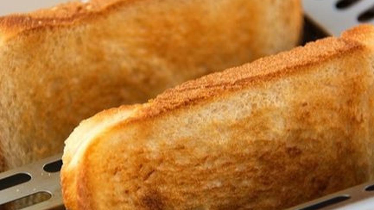 2. Roti Tawar Gulung Goreng Pisang